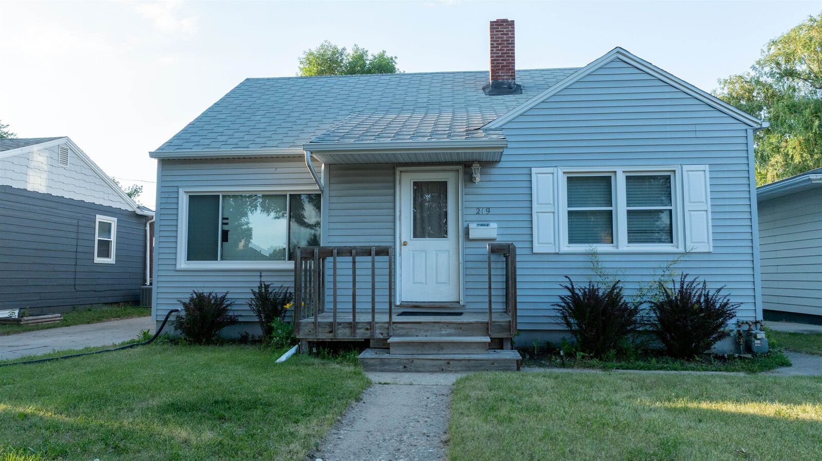 Property Photo:  219 14th Ave SE  ND 58701 