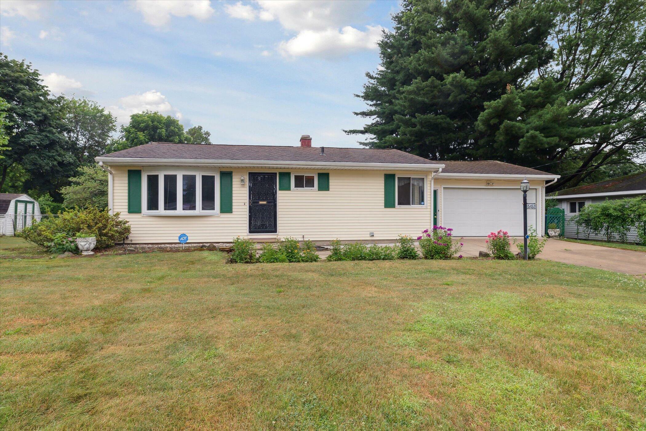 Property Photo:  5452 Lucerne Avenue  MI 49048 