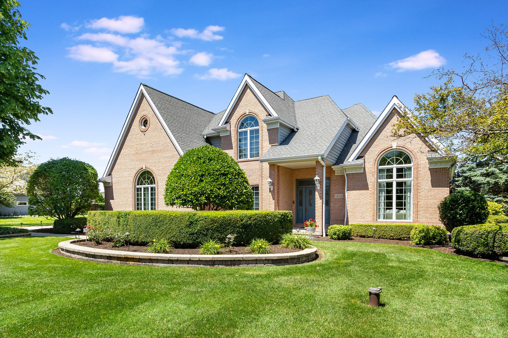 Property Photo: 24516 W Emyvale Court IL 60586