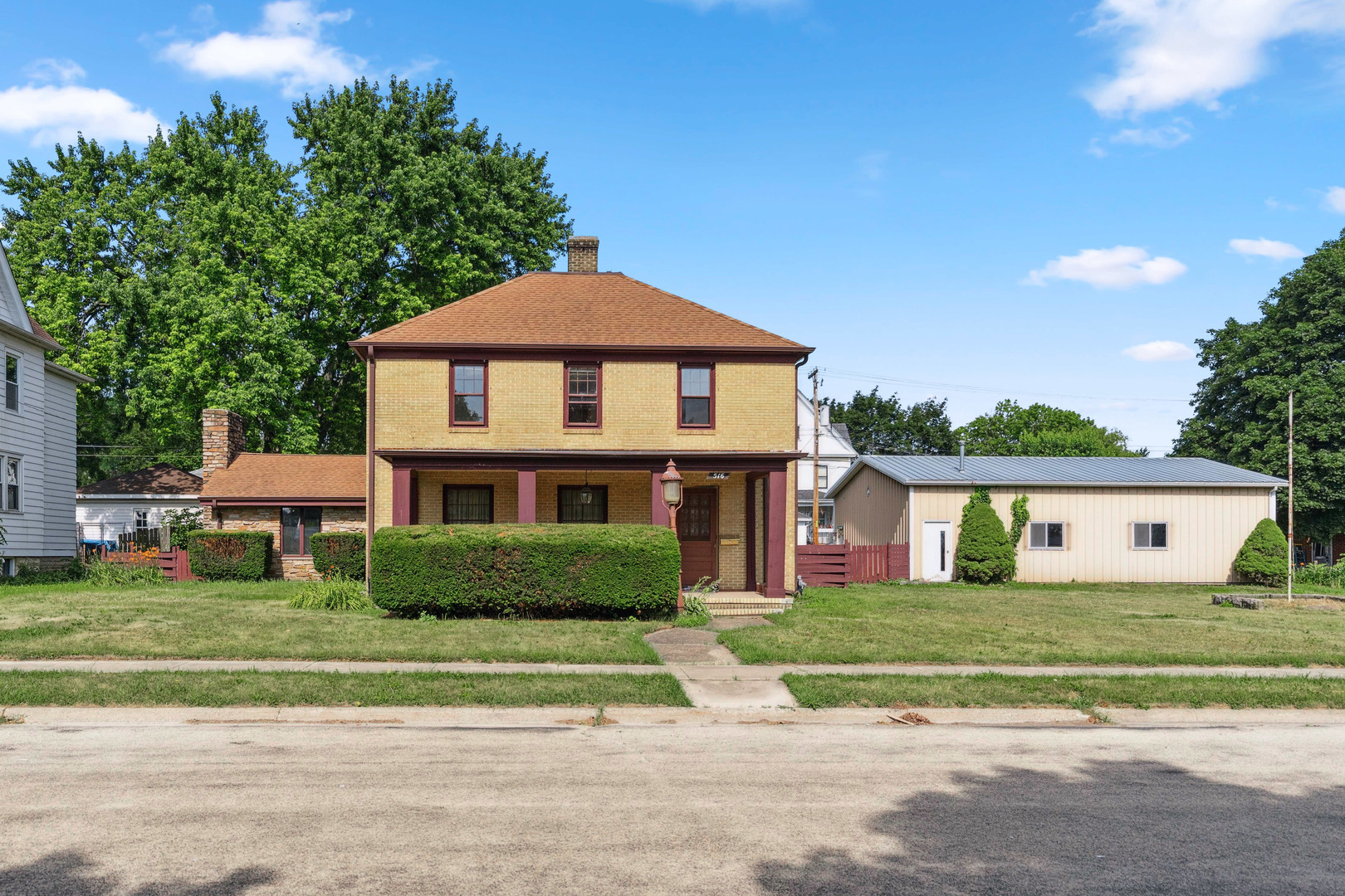 Property Photo: 516 N 6th Street IL 61068
