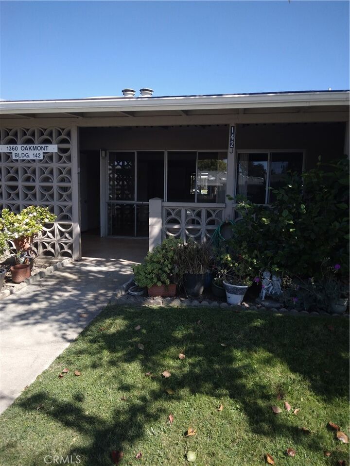 Property Photo:  1360 Oakmont Rd 142J M-6 142J M6  CA 90740 