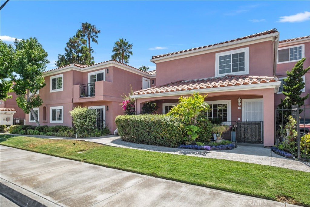 Property Photo: 409 Utica Avenue C23 CA 92648