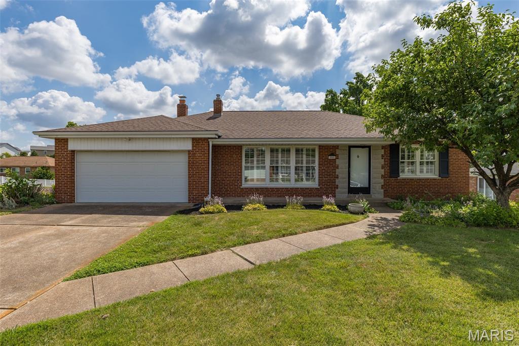 Property Photo:  9900 Knollshire Drive  MO 63123 