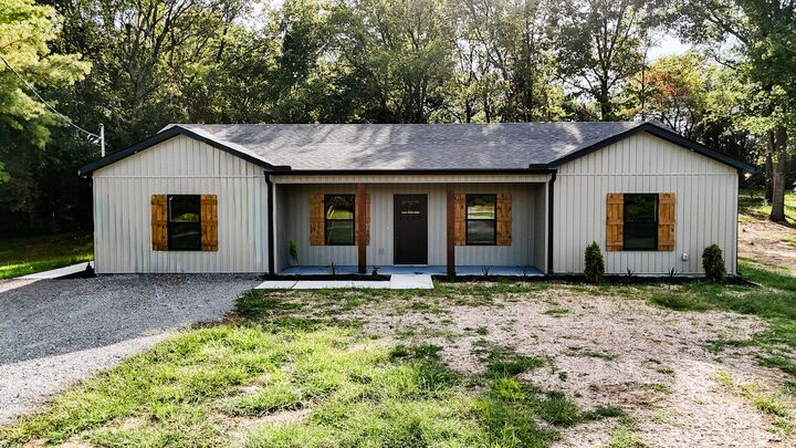 Property Photo:  260 Comstock Rd  TN 37160 