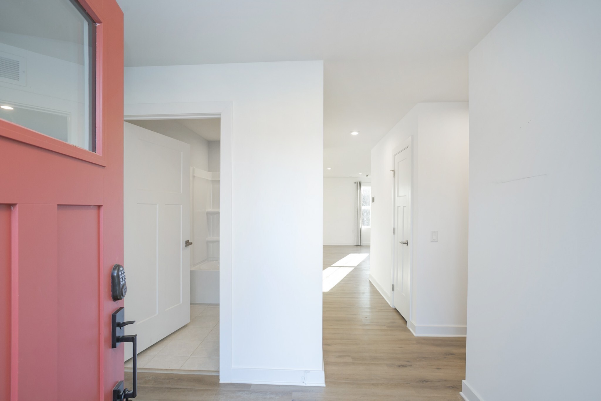 Property Photo: 715 Cottage Dr TN 38401