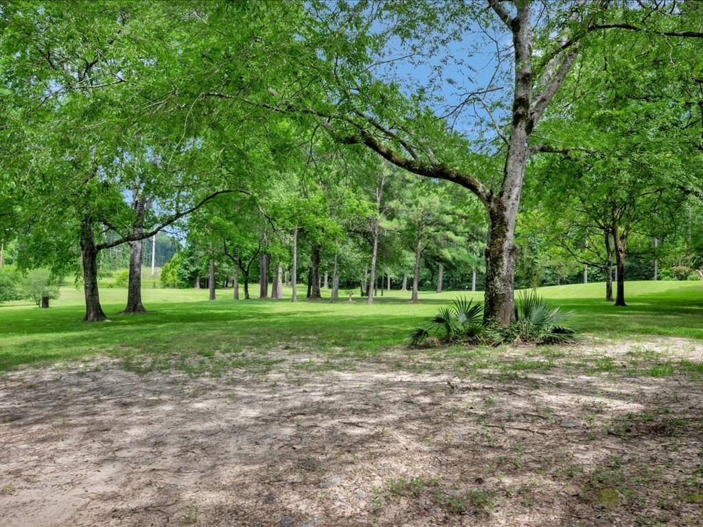Property Photo: 2104 Brentwood Dr TX 75901