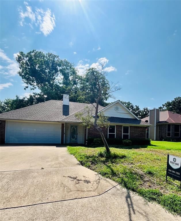Property Photo: 1220 Oak Tree Street TX 76209
