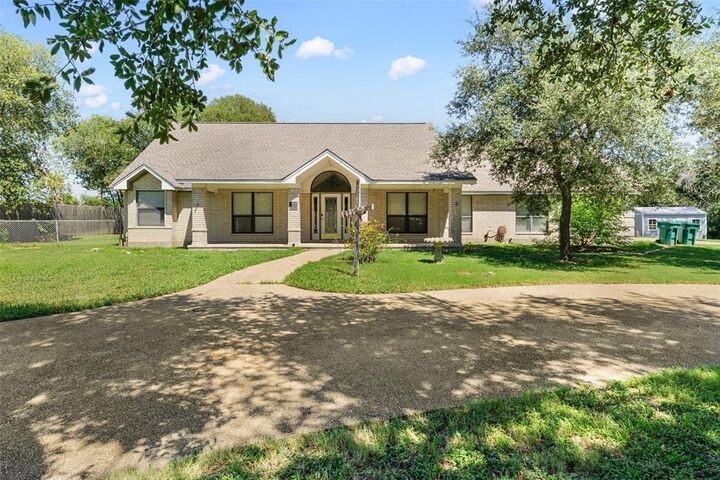 Property Photo: 100 Spring Oak Street TX 76705
