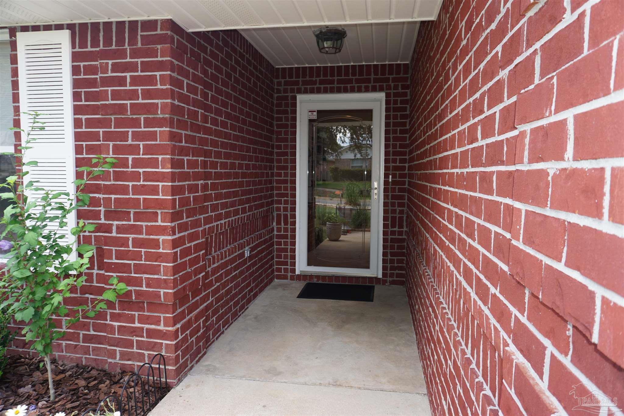 Property Photo: 2369 Caddy Shack Ln FL 32526