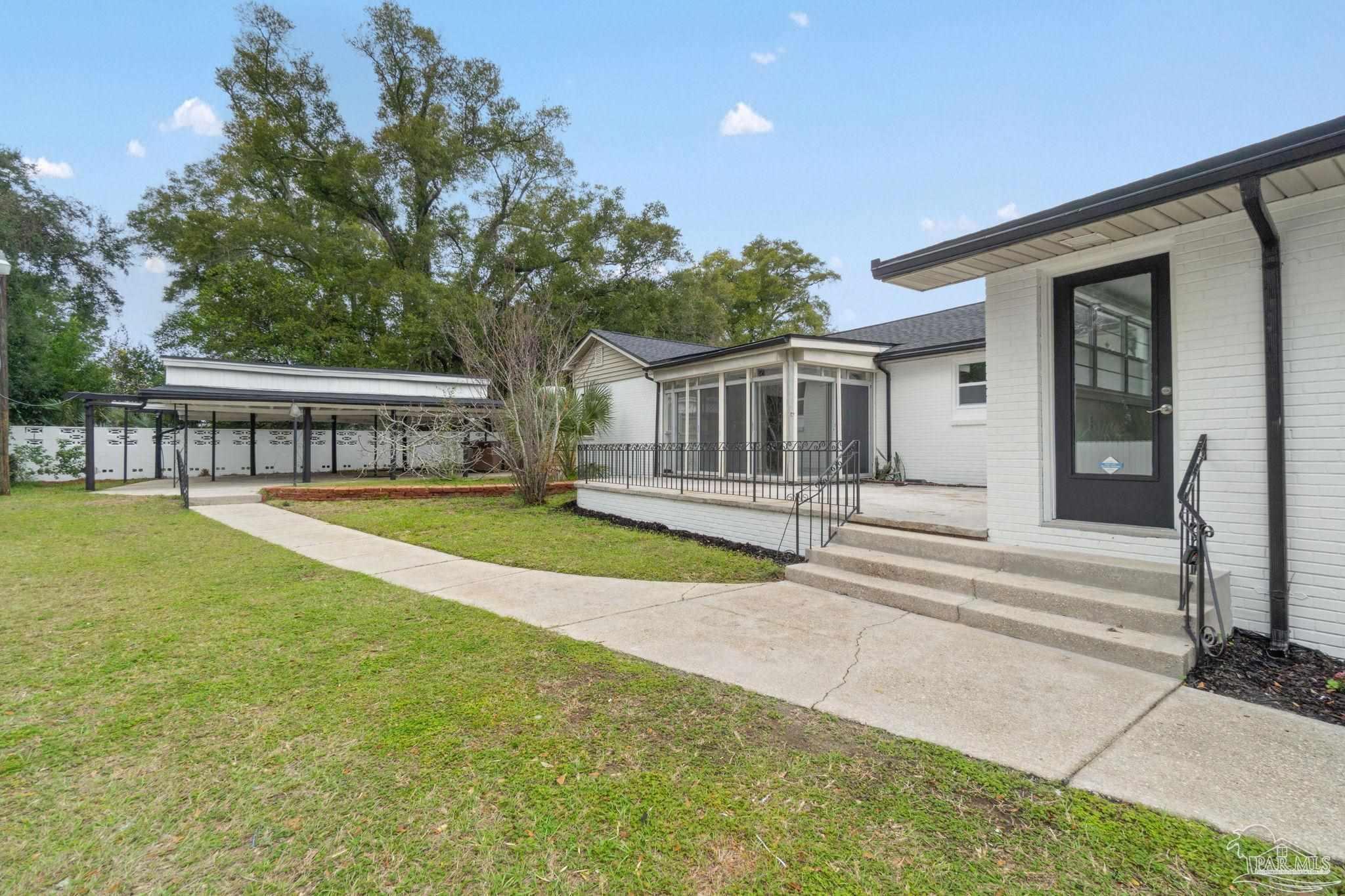 1301 W Lee St  Pensacola FL 32501 photo