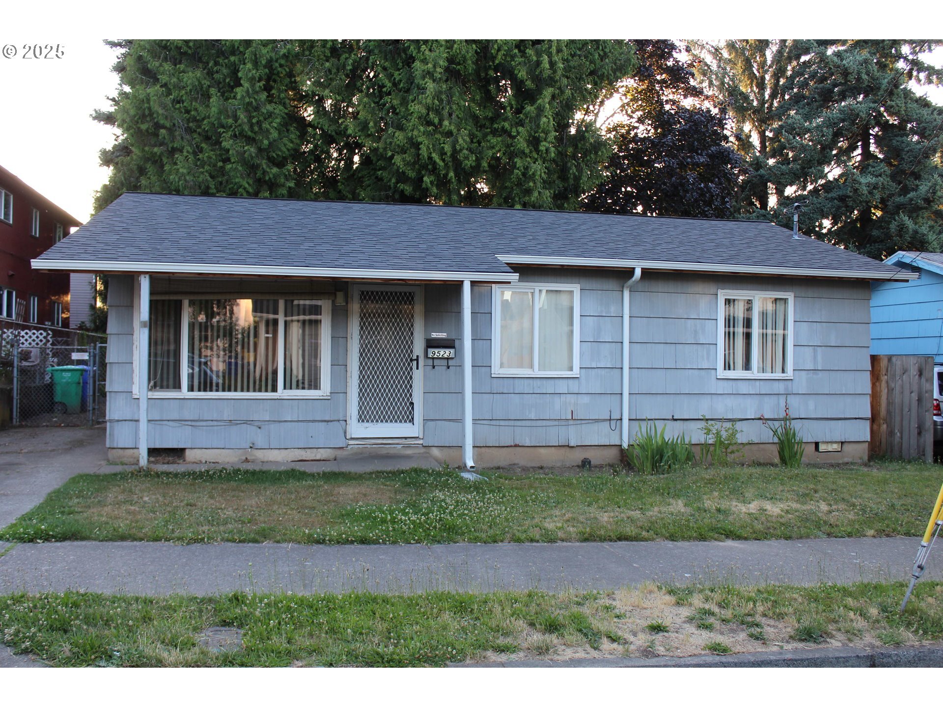 Property Photo: 9523 N Allegheny Ave OR 97203