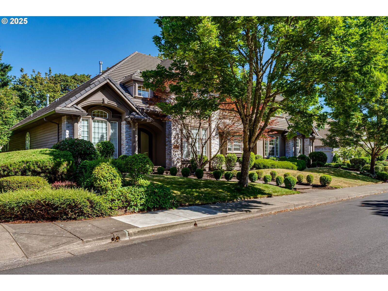 Property Photo: 2874 Riverwalk Loop OR 97401