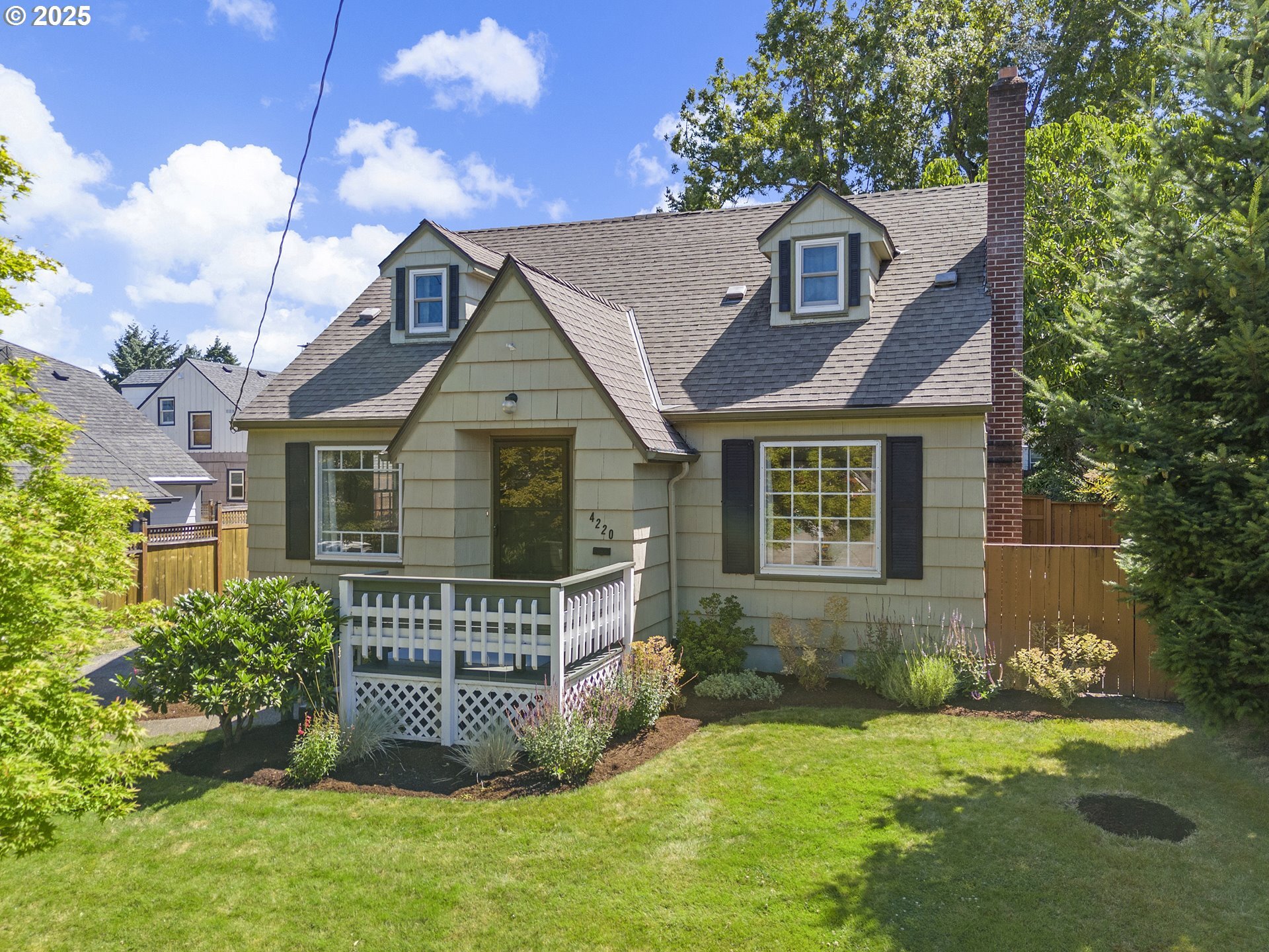 Property Photo: 4220 NE 38th Ave OR 97211
