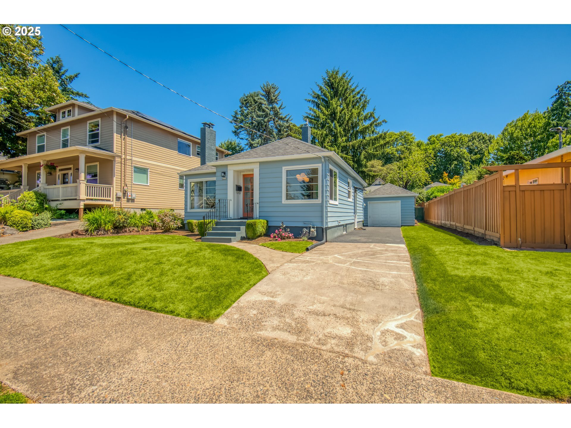 Property Photo:  4224 SE 28th Ave  OR 97202 