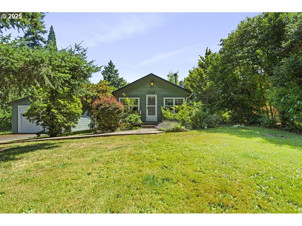 Property Photo: 11502 SE Wood Ave OR 97222