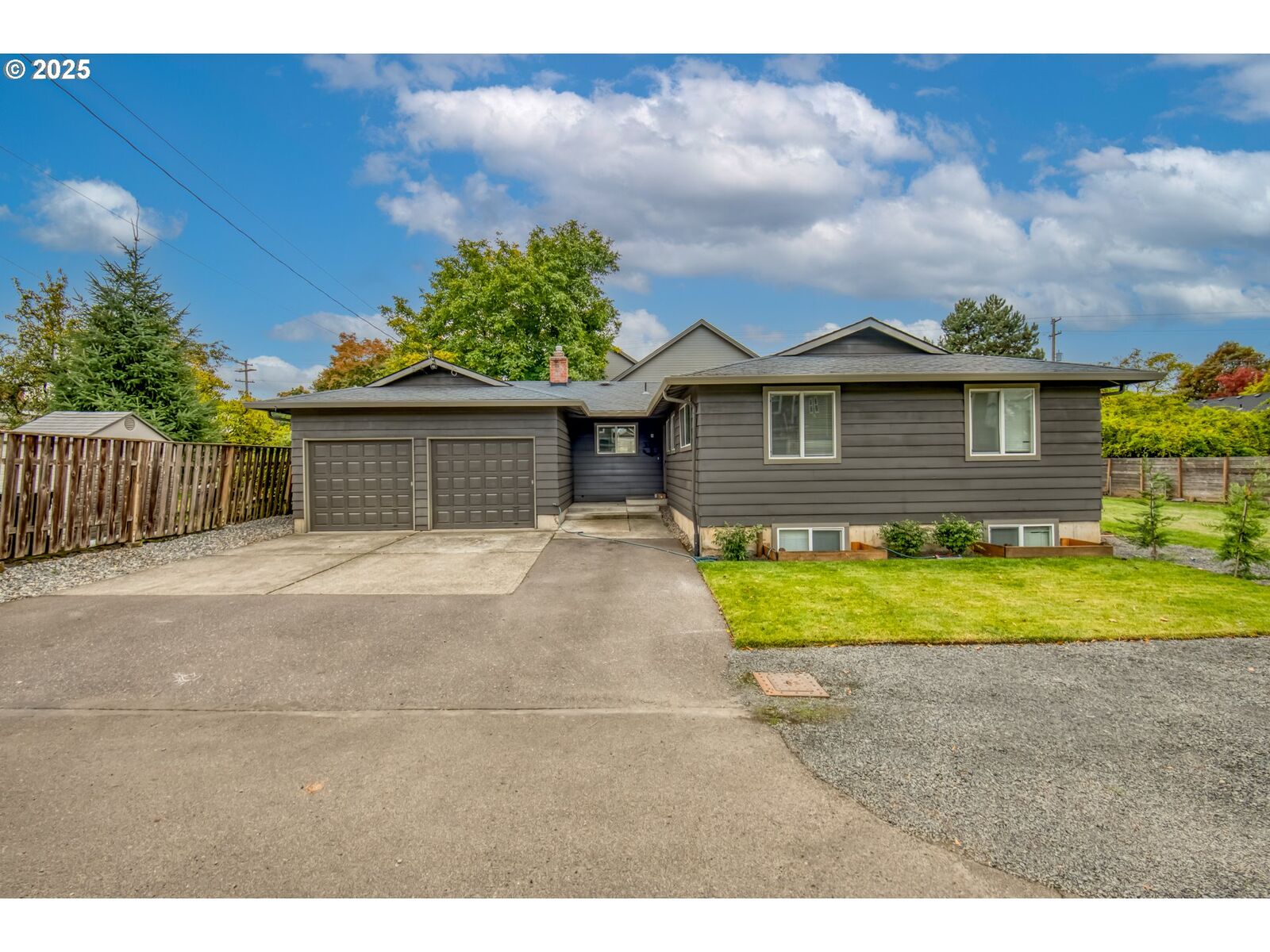 Property Photo: 6626 N Yale St OR 97203