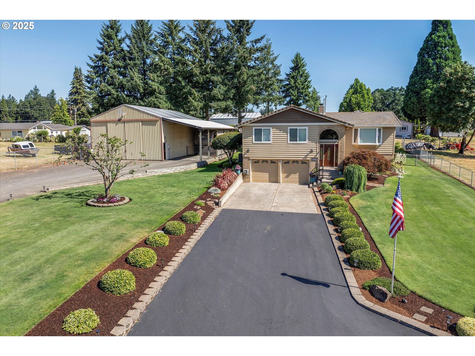 Property Photo: 20582 S South End Rd OR 97045