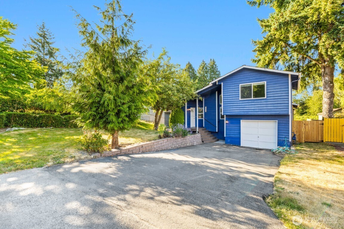 Property Photo: 3004 SW 106th Street B WA 98146