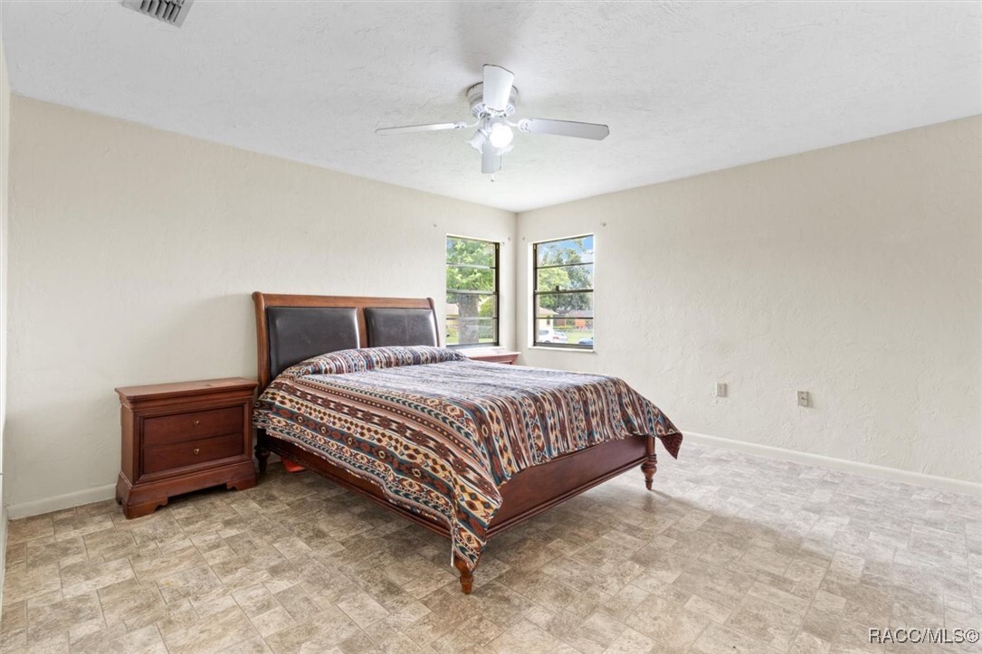 Property Photo: 515 S Jefferson Street FL 34465