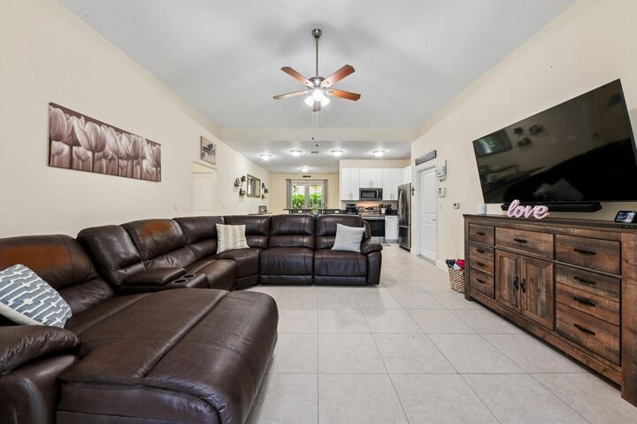 Property Photo:  445 Lilac Court  FL 33407 