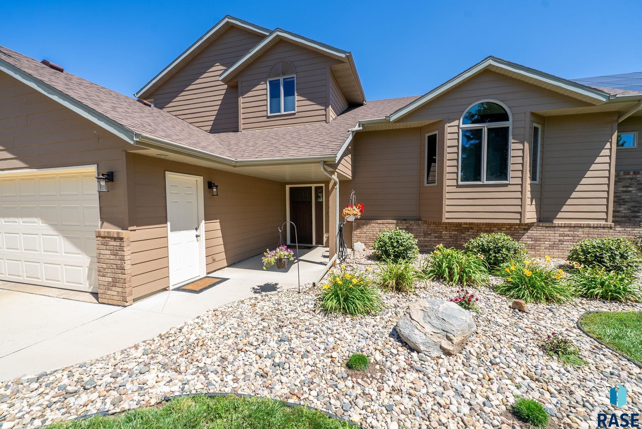 Property Photo: 47908 Oak Ridge Pl SD 57032