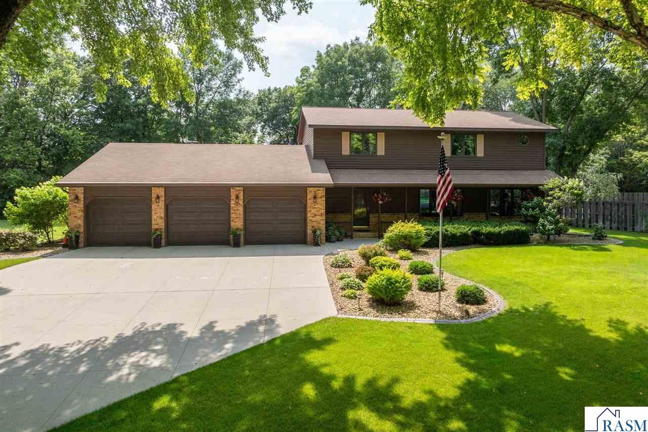 Property Photo: 31 Holiday Court MN 56003