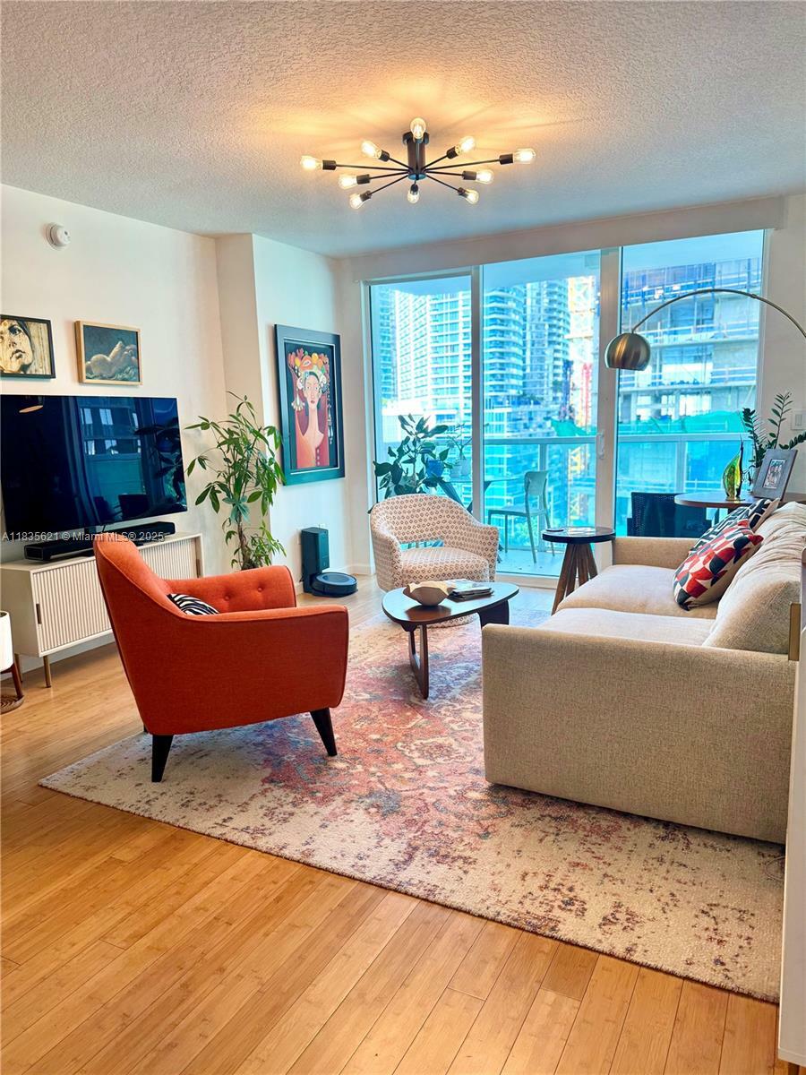 Property Photo: 31 SE 5th St 1708 FL 33131