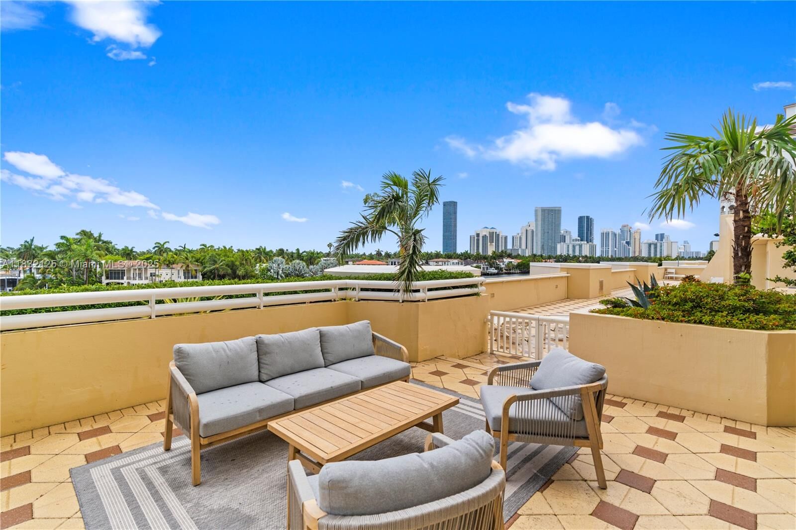 Property Photo:  20191 E Country Club Dr 407  FL 33180 