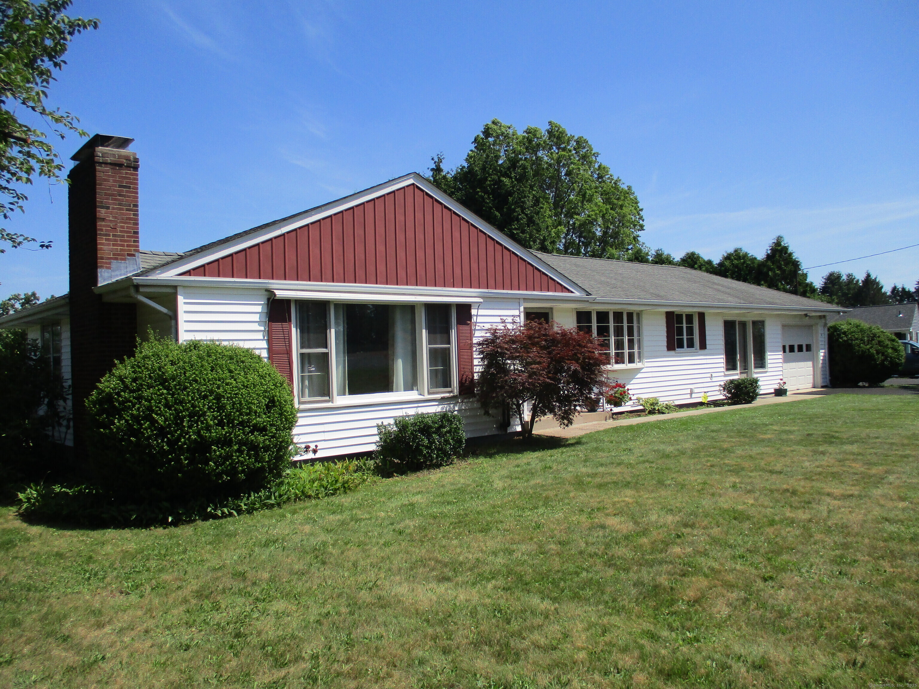Property Photo: 8 Susan Lane CT 06450