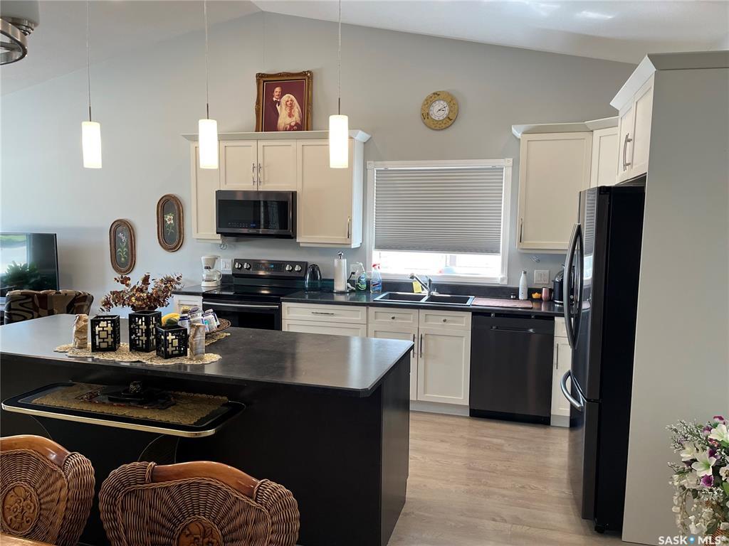 Property Photo: 229 5th Avenue SK S0H 1X0