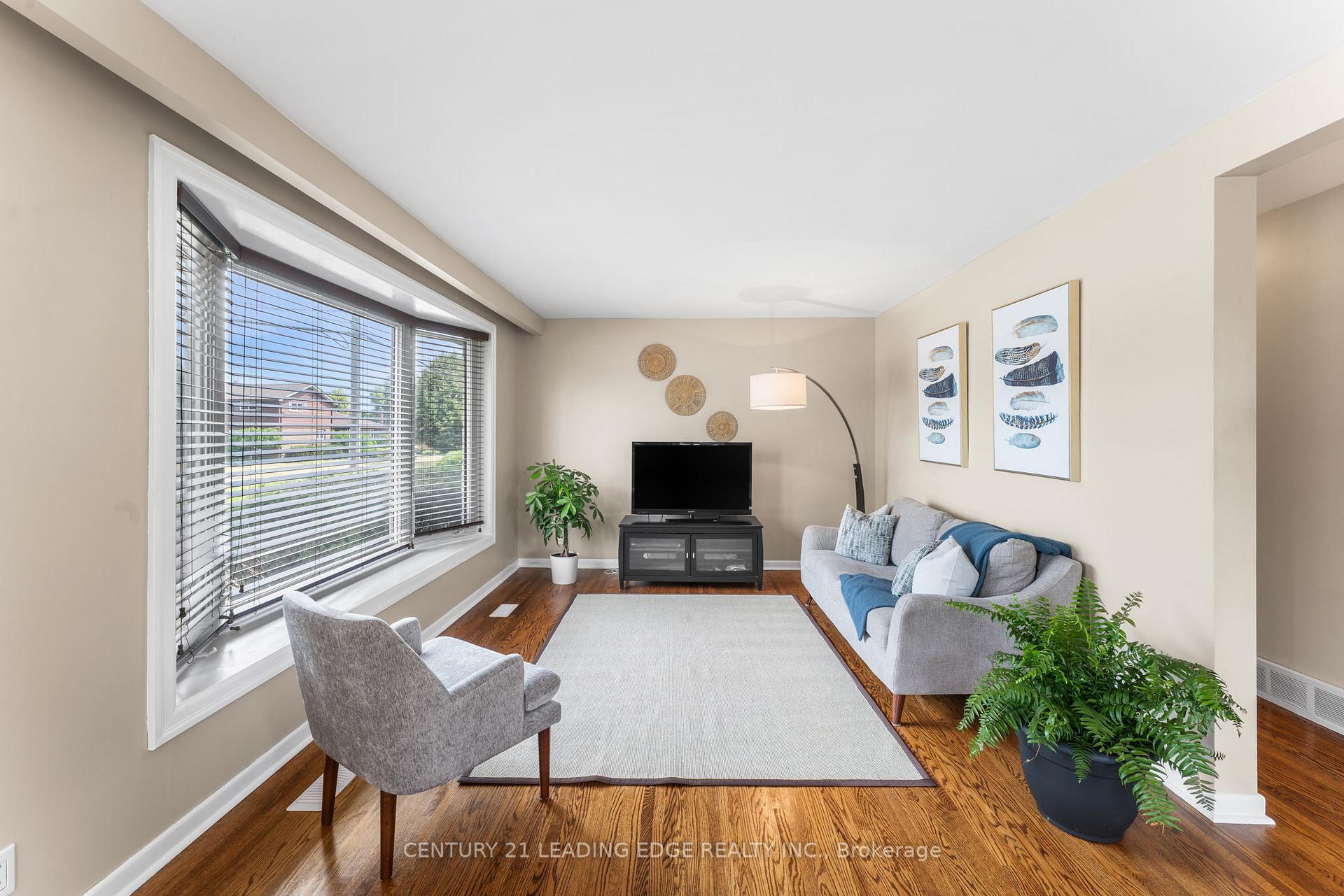 Property Photo: 701 Taylor Avenue ON L1H 2G3