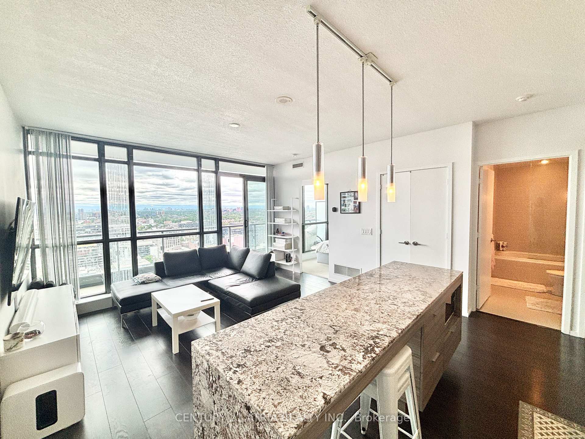Property Photo: 8 Charlotte Street 2701 ON M5V 0K4