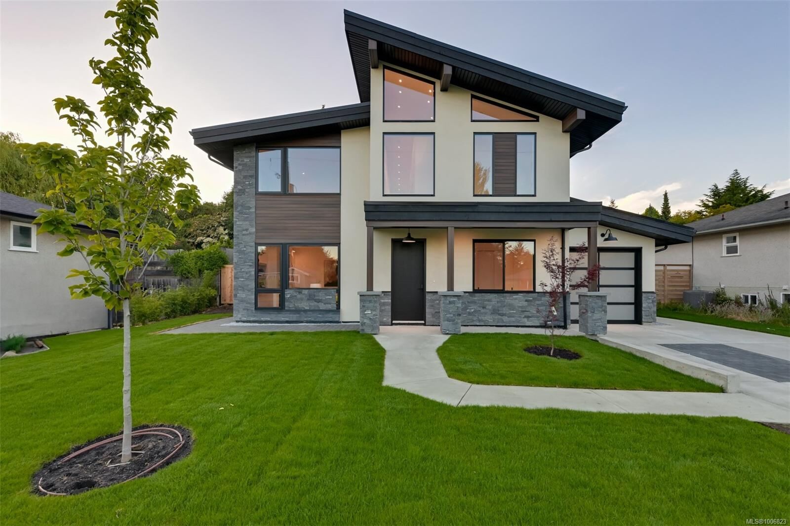 Property Photo:  1624 Warren Gdns  BC V8S 1T1 