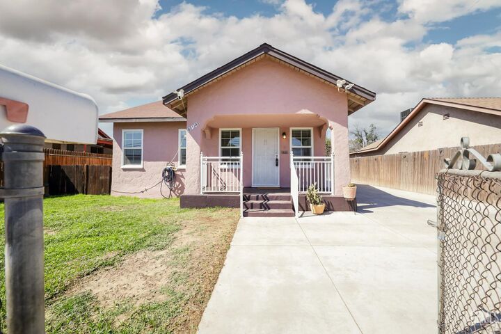 Property Photo:  814 Eureka Street  CA 93305 