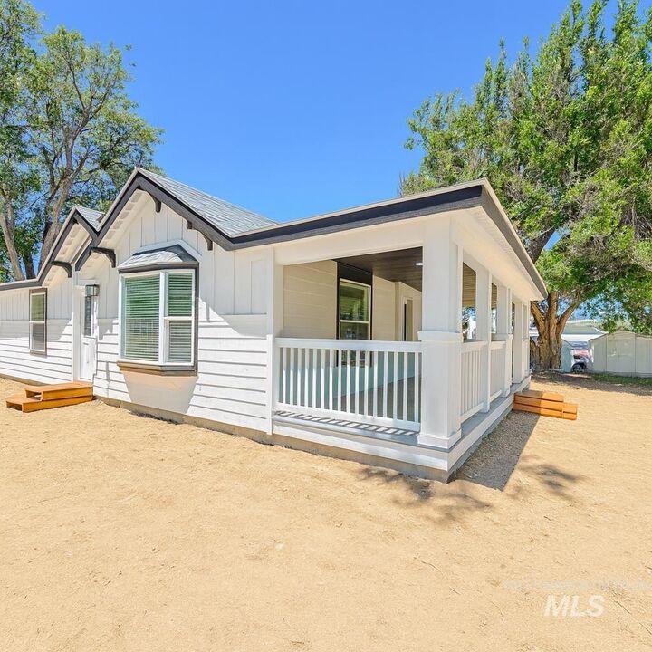 Property Photo:  320 E Arthur Ave  ID 83623 