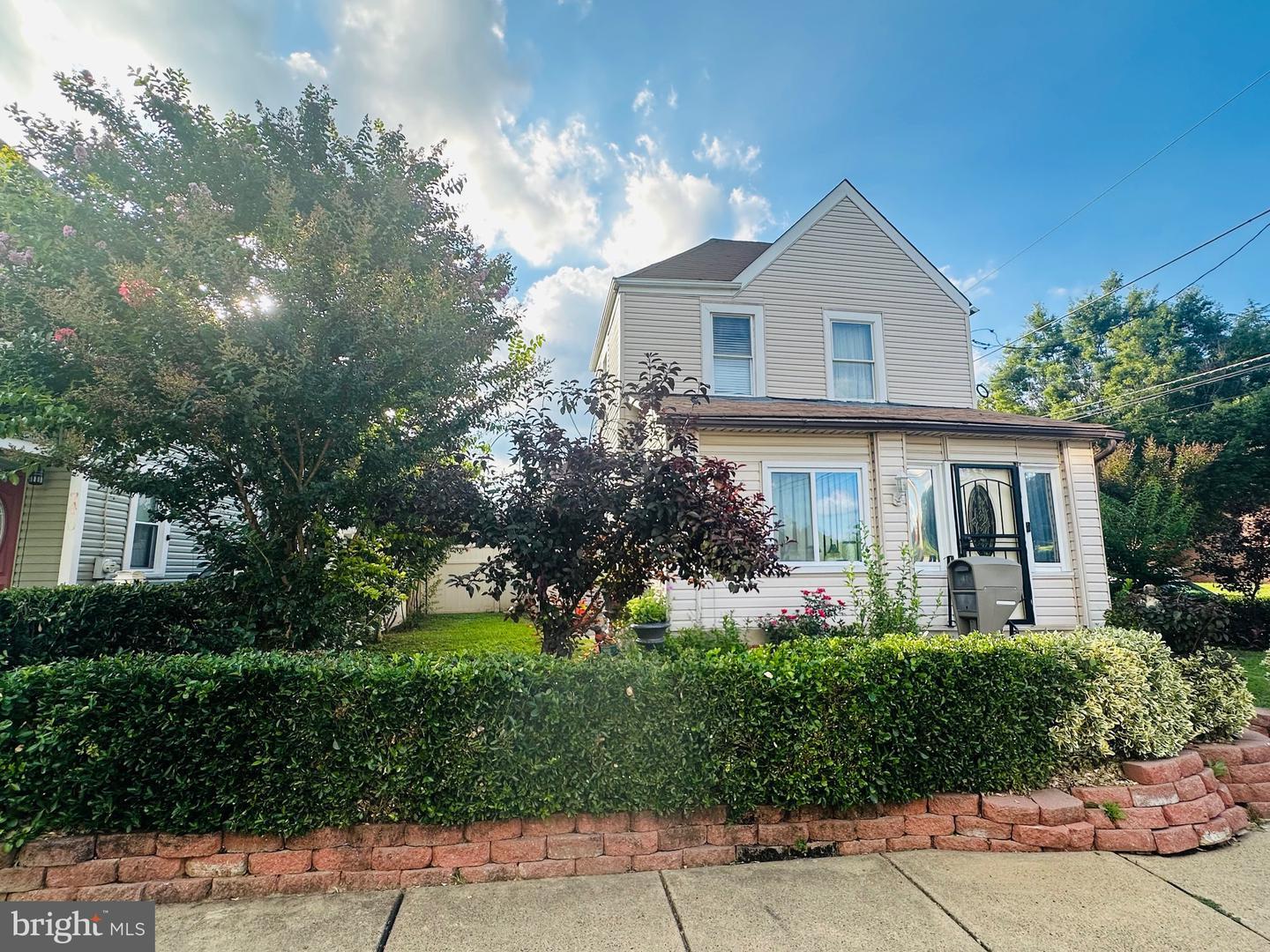 Property Photo: 7412 Cedar Lane PA 19027