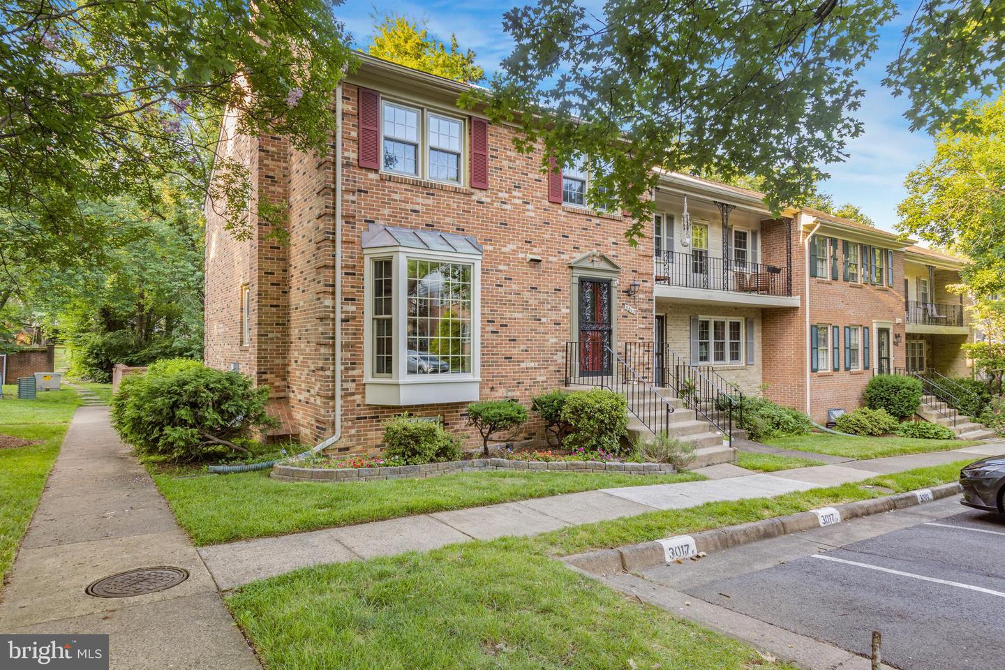 Property Photo: 3017 Seven Oaks Place VA 22042