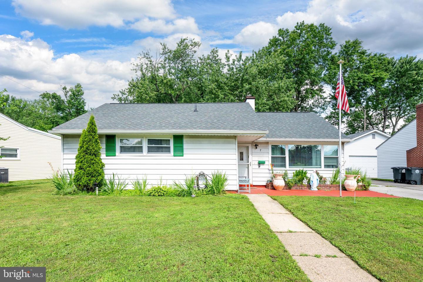 Property Photo: 7 Gainor Road DE 19720
