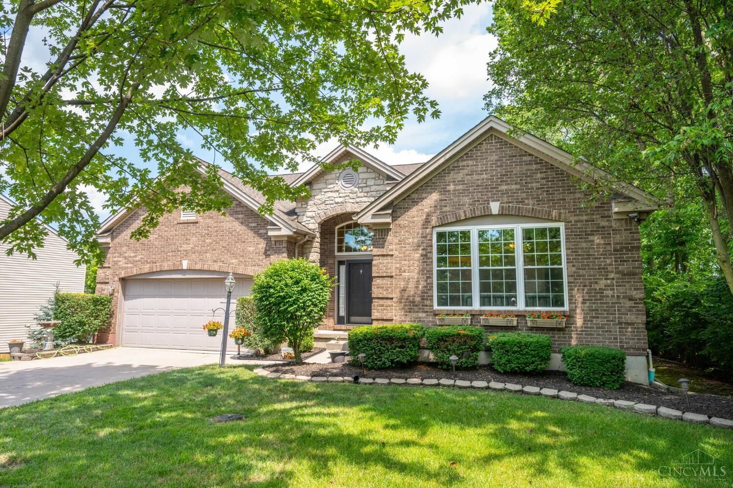 Property Photo: 405 Bridle Creek Drive OH 45050