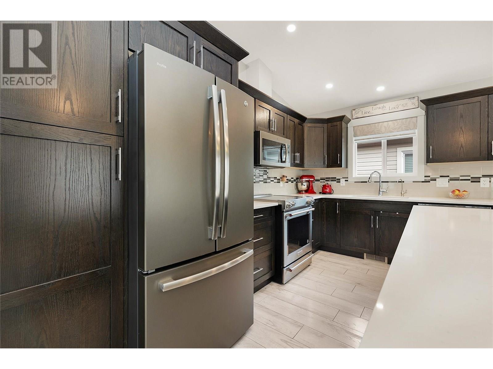 Photo de la propriété:  2100 55 Avenue 74  BC V1T 9Y6 