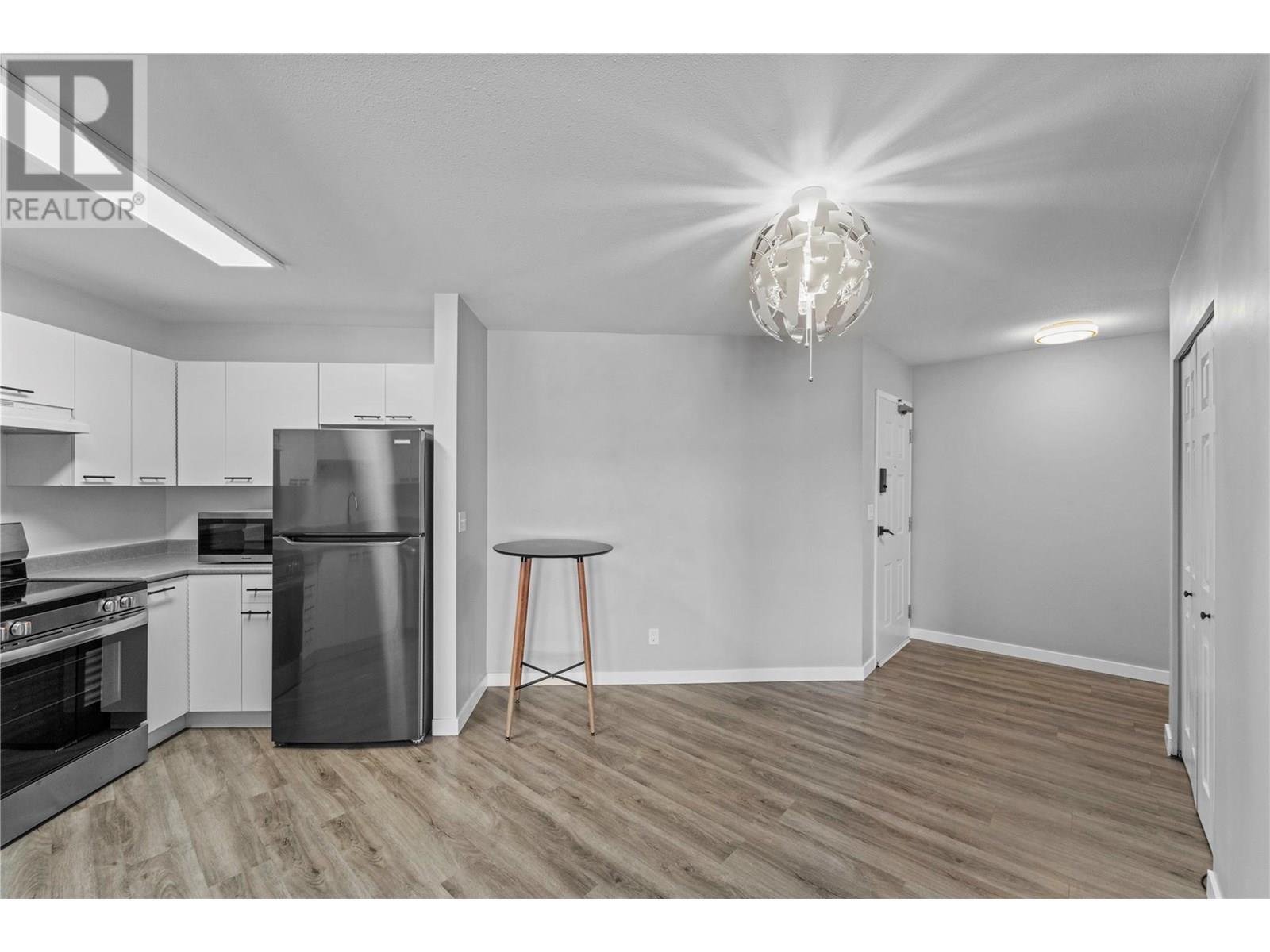 Property Photo: 629 Lansdowne Street 405 BC V2C 1Y6