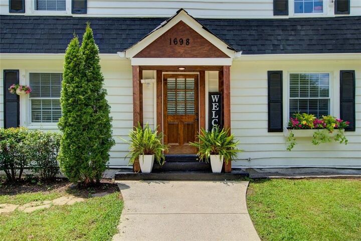 Property Photo:  1698 Kenmore Street SW  GA 30311 