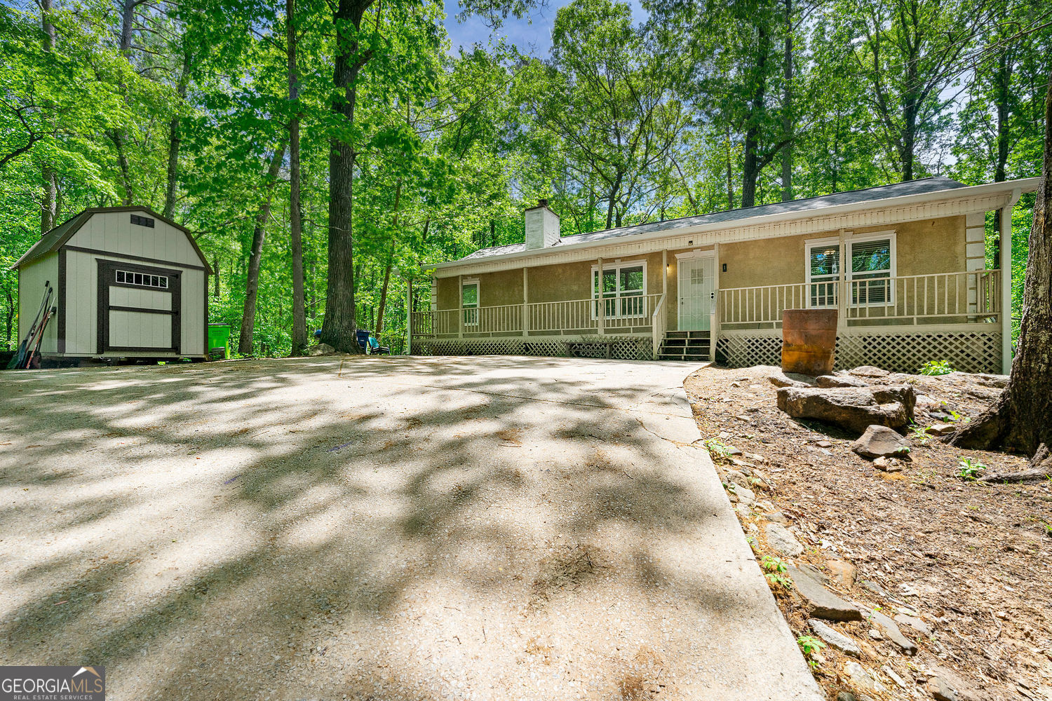 Property Photo: 507 Lakeshore Drive GA 30281