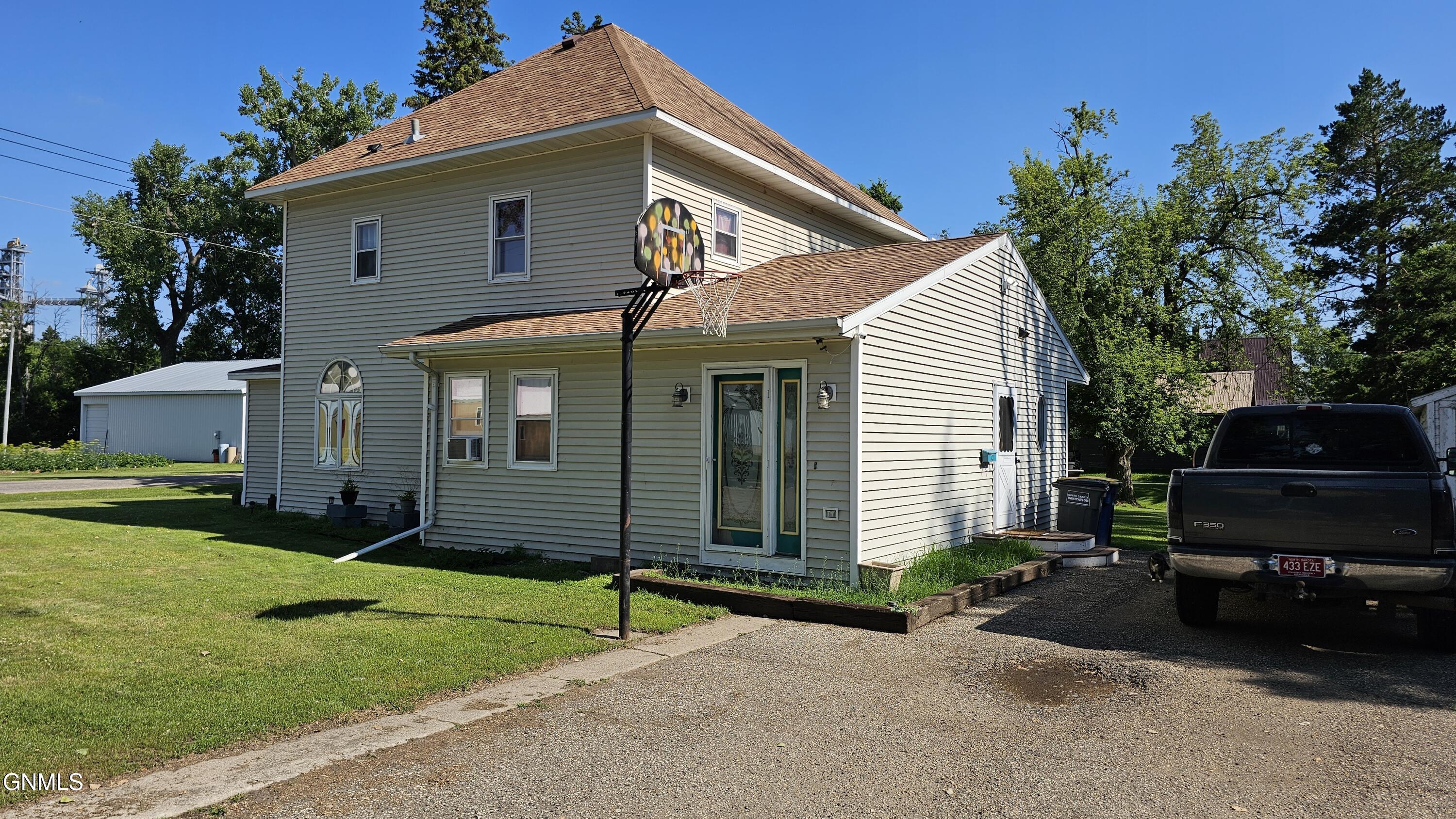 Property Photo: 715 4th Street ND 58433