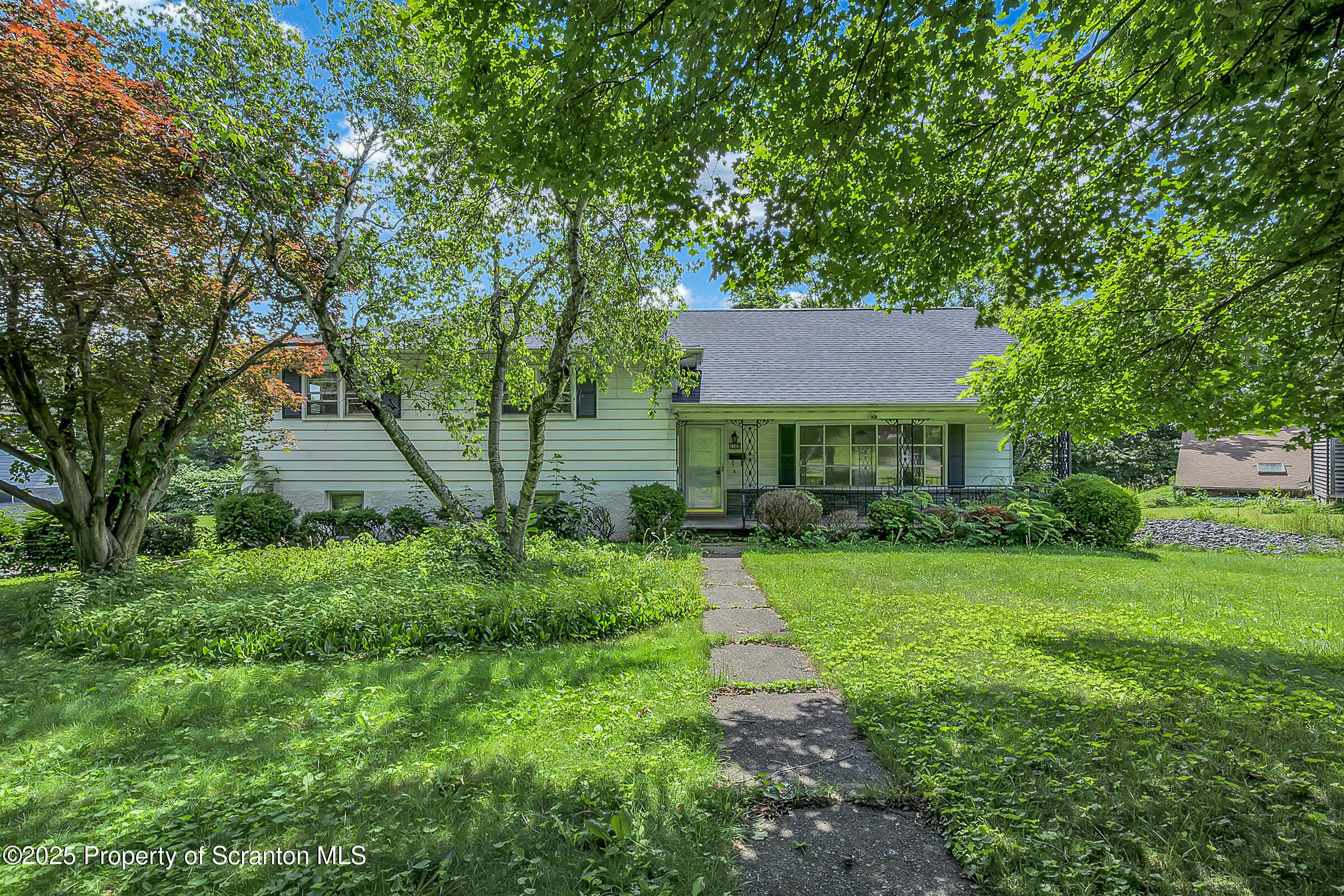 Property Photo: 1302 Dundaff Street PA 18519