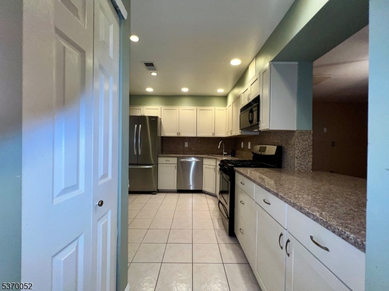 Property Photo:  37 Albury Way  NJ 08902 