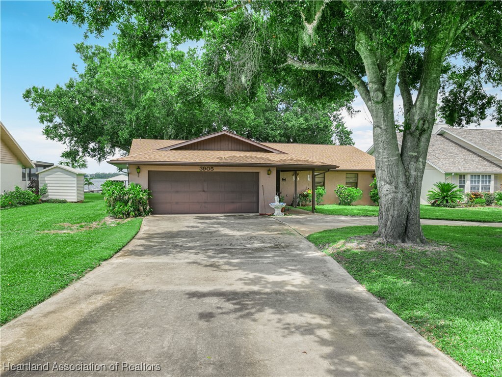 Property Photo: 3905 NE Lake Sebring Drive FL 33870