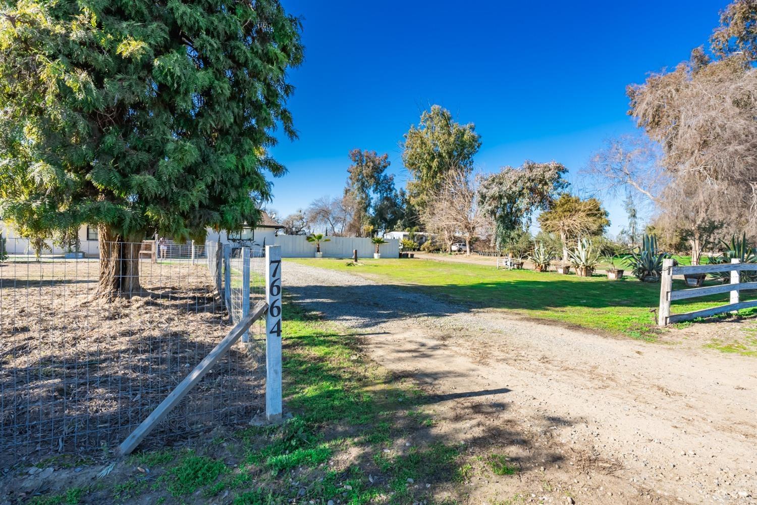 Property Photo: 7664 20 1/2 Avenue CA 93245