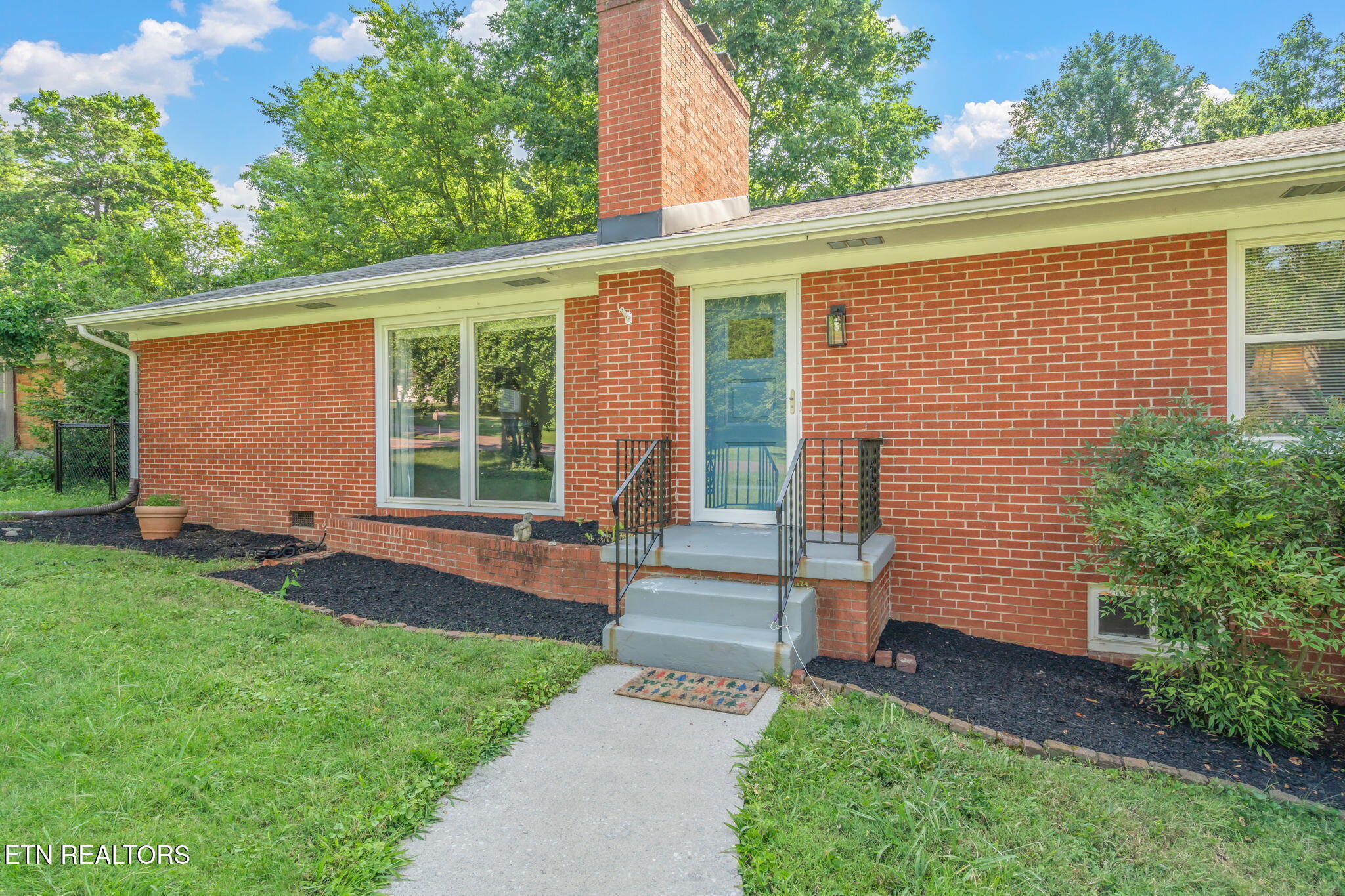 Property Photo: 304 Bona Rd TN 37914