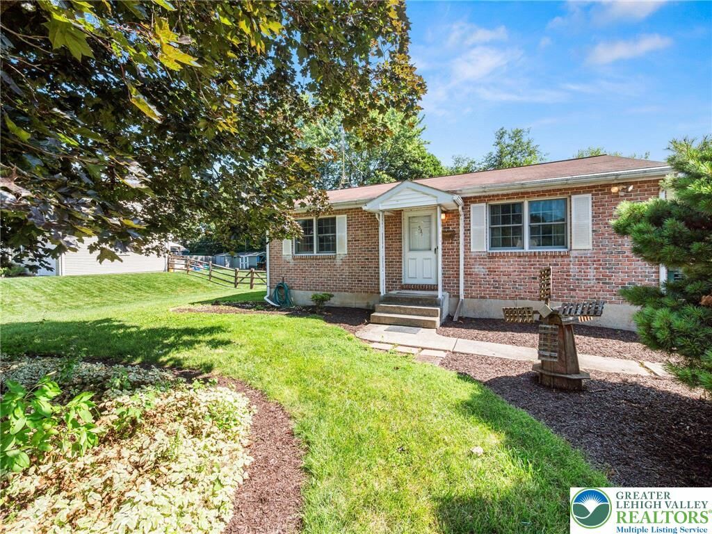 Property Photo:  531 Williams Street  PA 18049 